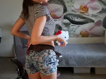 Foto porno jennycutey ne arata tot la camera pe KUR.ro