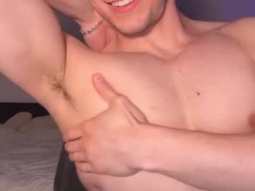 Foto porno johnnnyhorny se dezbraca la web pe Chaturbate pe KUR.ro