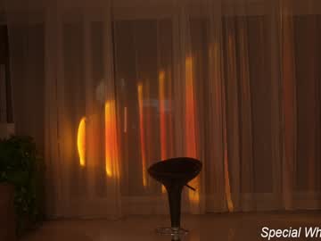 Foto porno Discutii intime cu jseductiveart pe KUR.ro
