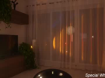 Foto porno Discutii intime cu jseductiveart pe KUR.ro