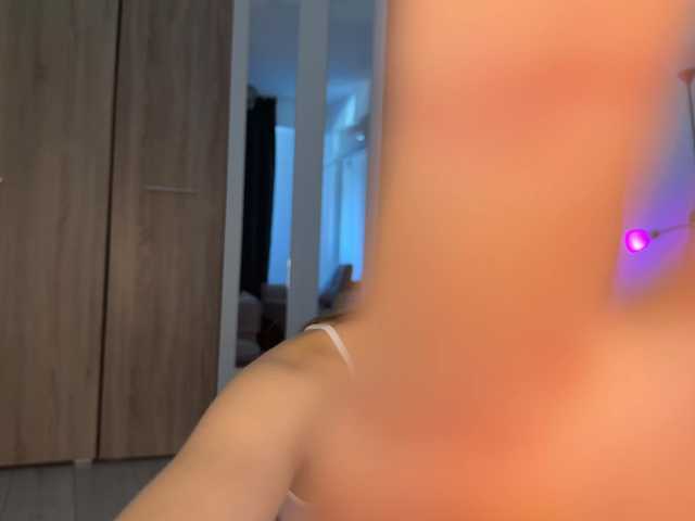 Foto porno jucieLussie se dezbraca la web pe BongaCams pe KUR.ro