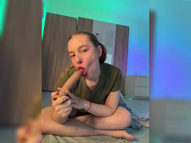 Foto porno jucieLussie se dezbraca la web pe BongaCams pe KUR.ro