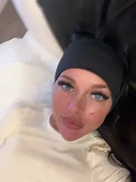 Foto porno Ce sexy este juicylucie pe KUR.ro