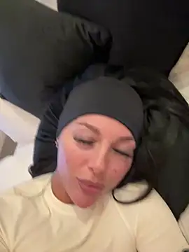 Foto porno Ce sexy este juicylucie pe KUR.ro