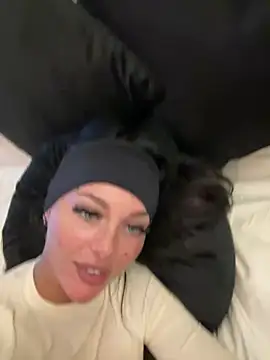 Foto porno Ce sexy este juicylucie pe KUR.ro