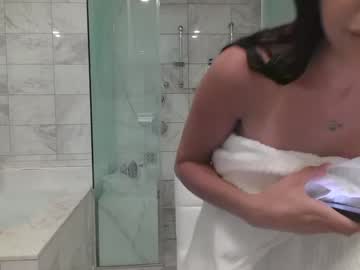 juliaabrooks se dezbraca la web pe Chaturbate
