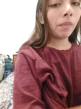 Foto porno littlee33 se dezbraca la web pe Chaturbate pe KUR.ro