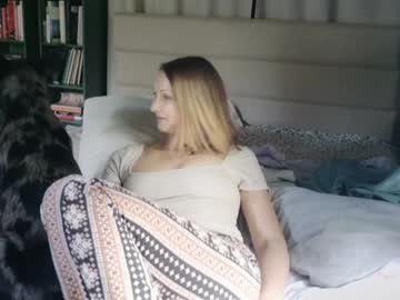 Foto porno kaileeshy ne arata tot la camera pe KUR.ro