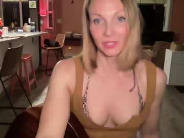 Foto porno kaileeshy descoperita pe video chat pe KUR.ro