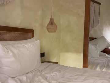 Foto porno Ganduri murdare cu karinaaaxx pe KUR.ro