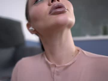 Foto porno katesdesire se dezbraca la web pe Chaturbate pe KUR.ro