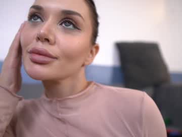 Foto porno katesdesire se dezbraca la web pe Chaturbate pe KUR.ro