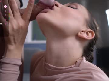 Foto porno katesdesire se dezbraca la web pe Chaturbate pe KUR.ro