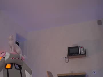 Foto porno kateuwugirl se dezbraca la web pe Chaturbate pe KUR.ro