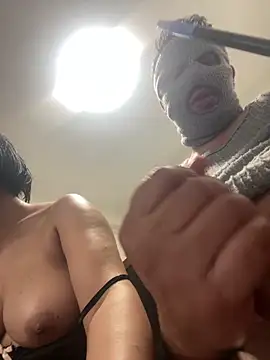 Foto porno katy_nour ne arata tot la camera pe KUR.ro
