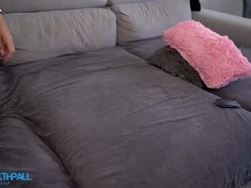 Foto porno kaydenwithpaul ne arata tot la camera pe KUR.ro