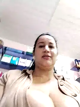 Foto porno keilymadam se dezbraca la web pe StripChat pe KUR.ro