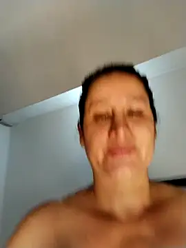 Foto porno keilymadam se dezbraca la web pe StripChat pe KUR.ro