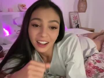 Foto porno keirasworld se dezbraca la web pe Chaturbate pe KUR.ro