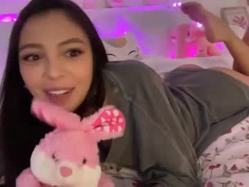 Foto porno keirasworld se dezbraca la web pe Chaturbate pe KUR.ro