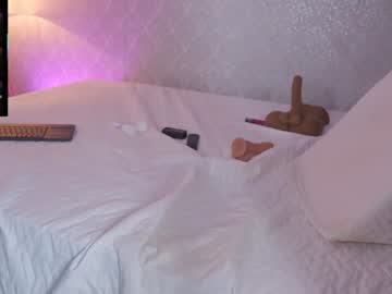 Foto porno kellyfernandes ne arata tot la camera pe KUR.ro