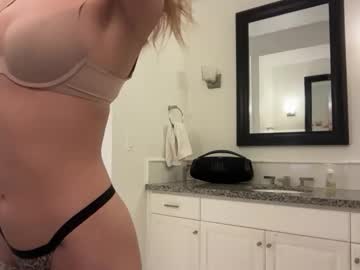 Foto porno kenziesmithh descoperita pe video chat pe KUR.ro
