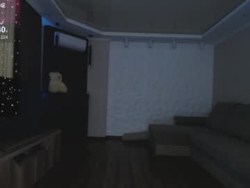 Foto porno kerelai se dezbraca la web pe Chaturbate pe KUR.ro