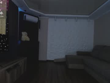 Foto porno kerelai se dezbraca la web pe Chaturbate pe KUR.ro