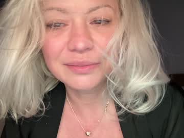Foto porno Nebunii pe chat marca kiradivine pe KUR.ro