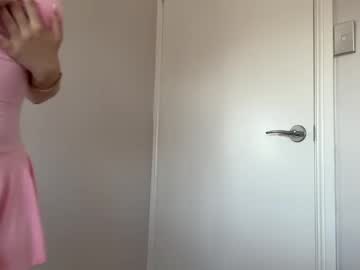 Foto porno kittengirlxo se dezbraca la web pe Chaturbate pe KUR.ro