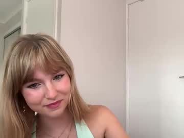 Foto porno Sex online cu kittengirlxo pe KUR.ro