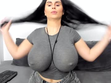 Foto porno kitty_hotx ne arata tot la camera pe KUR.ro