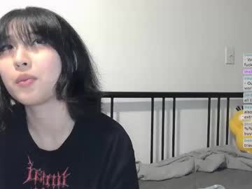 Foto porno kitty_krush descoperita pe video chat pe KUR.ro