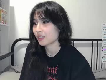 Foto porno kitty_krush descoperita pe video chat pe KUR.ro