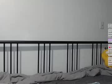 Foto porno kitty_krush descoperita pe video chat pe KUR.ro