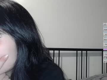 Foto porno kitty_krush descoperita pe video chat pe KUR.ro