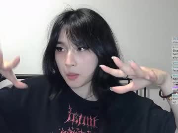 Foto porno kitty_krush descoperita pe video chat pe KUR.ro