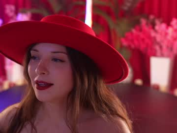Foto porno kittycaitlin se dezbraca la web pe Chaturbate pe KUR.ro