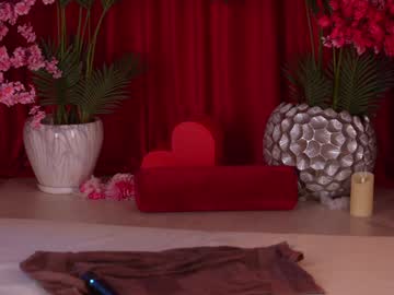 Foto porno kittycaitlin se dezbraca la web pe Chaturbate pe KUR.ro