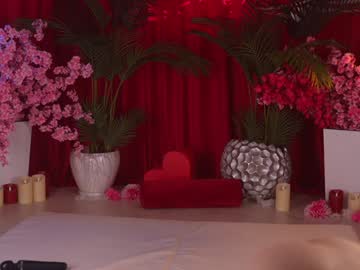 Foto porno kittycaitlin se dezbraca la web pe Chaturbate pe KUR.ro