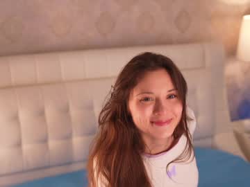 Foto porno kittycaitlin se dezbraca la web pe Chaturbate pe KUR.ro