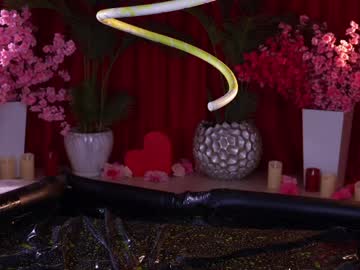 Foto porno kittycaitlin se dezbraca la web pe Chaturbate pe KUR.ro