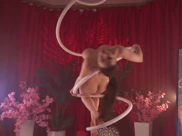 Foto porno kittycaitlin se dezbraca la web pe Chaturbate pe KUR.ro