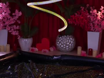 Foto porno kittycaitlin se dezbraca la web pe Chaturbate pe KUR.ro