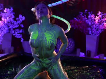 Foto porno kittycaitlin se dezbraca la web pe Chaturbate pe KUR.ro
