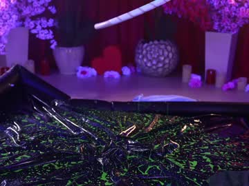 Foto porno kittycaitlin se dezbraca la web pe Chaturbate pe KUR.ro