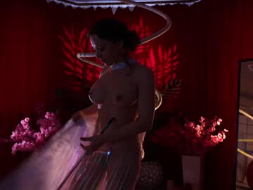 Foto porno kittycaitlin se dezbraca la web pe Chaturbate pe KUR.ro