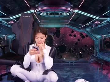 Foto porno kittycaitlin se dezbraca la web pe Chaturbate pe KUR.ro