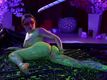 Foto porno kittycaitlin se dezbraca la web pe Chaturbate pe KUR.ro