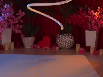 Foto porno kittycaitlin se dezbraca la web pe Chaturbate pe KUR.ro